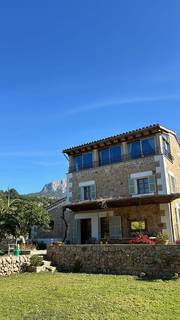 Luxury residential developer of private townhouses in Mallorca seeks a business loan.