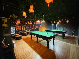 Cafe with pool table entertainment, 50 daily footfall and 15 customer seating capacity.