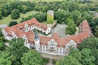 German developer of premium hotels and apartments, generating €2M annual revenue, seeking investment for expansion.