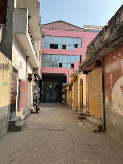 Delhi-based state board school up to 8th grade, with 350 students and 17 teachers.