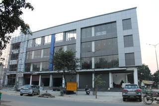 Offering units in a commercial space for lease / sale located on Indirapuram main road.