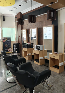 Ladies' salon in a prime Bengaluru location offering beauty, hair, and spa services for sale.