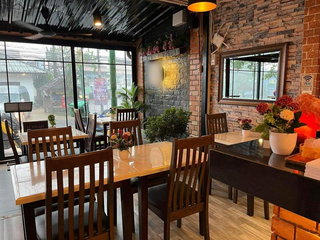 Acquire a cozy European steak and burger restaurant with 50 daily patrons and liquor license.
