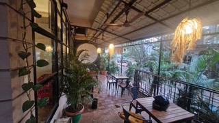 20-seat café with 15 daily walk-ins seeks investment to expand into a bar café concept.