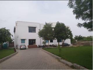 Company engaged in manufacturing, export and sale of precious metal jewelry.