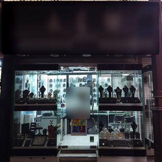 Dubai-based well-known jewellery store with 1,000+ customers seeking investment to expand.