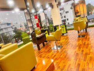 Spacious family salon in Nagarbhavi, fully furnished with a daily footfall of 10-15 customers daily.