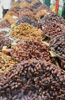 High-demand date supplier seeking full sale, focusing on 15-20 retail partnerships and reliable logistics.
