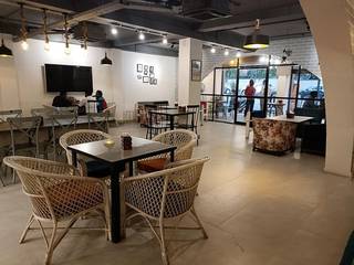 Cafe chain in Bangalore with 4 stores fulfilling 500 orders/day with 80-85% offline sales.