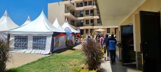 Hotel in Narok with 16 rooms, restaurant, kitchen, conference facilities and tents, seeking a tenant.