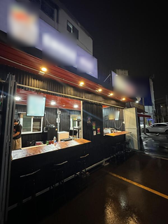 Turnkey container-based burger and dessert business in Bangkok with strong footfall and immediate operating potential.