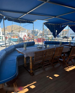 Seeks investment: Hospitality business offering multi-day cruise experiences with strong brand presence.