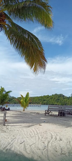 Non-operational business with 1 hectare of owned land and plans of building a new resort.
