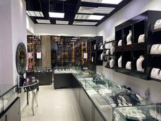 Silver jewelry and gifts store in Dubai located in a mall with footfall of 10-20.