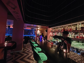 Famous bar on a high street in Bangkok for sale at a heavily discounted price.