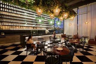Chic looking bar and restaurant with a great ambience seeks investment.