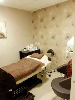 Beauty center and spa for men and women with high profile clientele, catering to 20-25 daily customers.