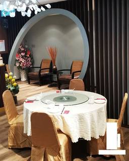 Acquire a non-operational, fully equipped modern Chinese seafood restaurant that previously served 30-40 daily patrons.