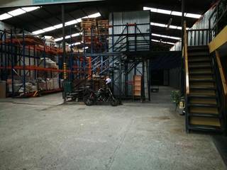 Costa Rica-based international logistics and warehousing business with 20+ years of operations, serving 15 clients/month.