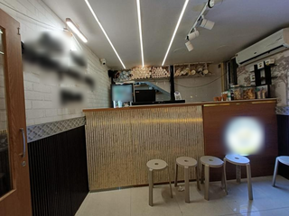 Full sale opportunity: emerging cafe with a good location and solid daily income.