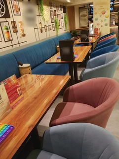 Modern vegetarian boba café in prime location seeking operational turnaround under active management.