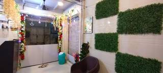 Strategically located waffle cloud kitchen franchise with 20 daily orders offers lucrative sale opportunity.