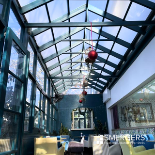 Thriving café with 150-seat capacity, strong customer base, growth potential and experienced team.
