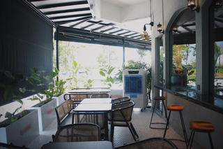 A chef-run full-service restaurant seeking investment to expand into a high-traffic location, scaling brand growth.