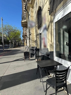 Budapest-based health café serving acai bowls and smoothies, offered for full sale by owner.