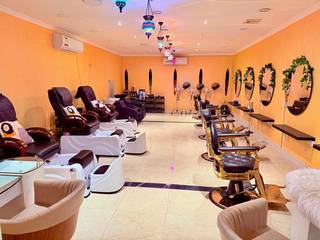 Beauty salon offering massage services, Moroccan baths, and hair care for women.
