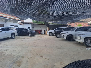 Car rental business with 40-car fleet, serving 10 daily clients, seeks investment for expansion.