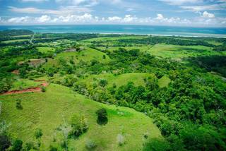 Eco-adventure park in Costa Rica seeks investment to develop an eco-hotel and residential homes for staying.