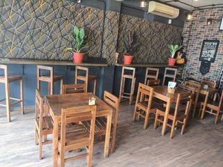 Prime location franchisee cafe with balanced revenue streams and top-selling products.