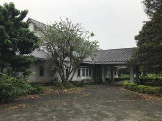 2 acres of land with 3,000 square meters of built-up area in Jakarta.