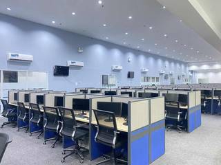 Fully equipped plug-and-play workspace offering 1,400+ seats, infrastructure, security, and operational support, available for lease.