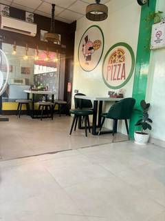 Vegetarian fast food and pizza joint in Jaipur with strong online-delivery revenue and established clients.