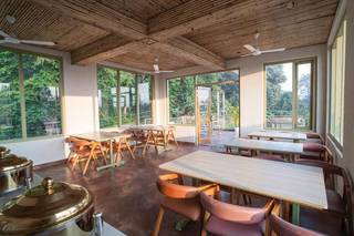 10-room resort with restaurant & pool facing an orchard. Total area: 77000 sq ft.