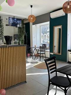 Budapest's first health community café serving protein shakes, acai bowls, waffles and energy mocktails.