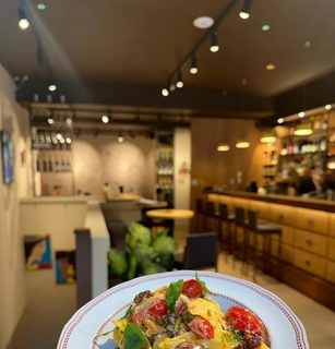 Partial stake sale opportunity in an Italian café with an established customer base.