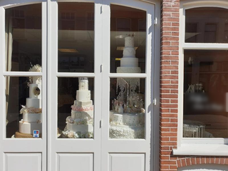Bakery specialized in luxury, high-demand wedding cakes, seeks funds to open new branch in UAE.