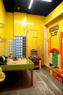 Indoor playground and birthday party venue with turnkey solutions including catering and decorations.