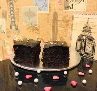 Premium bakery and cafe located in a shopping mall in Gurgaon, serving 25-30 daily customers.