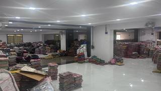 Saree wholesaler selling up to 25,000 sarees monthly and having 1,000+ clients.