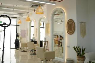 Newly established ladies' salon in Jumeirah Lake Towers with strong online presence and premium clientele.