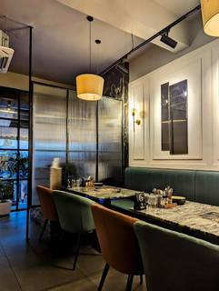 Franchise of a well-known chaap brand, serving pure vegetarian chaap with a high daily footfall.