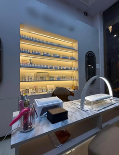 Newly established premium mall-based nail studio offering specialized nail art, bridal services, and AI-curated designs.