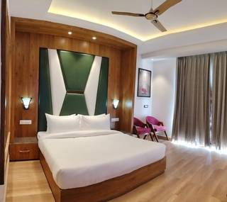 Fully equipped 3-star hotel with 28 rooms &1 restaurant for sale in Dalhousie.