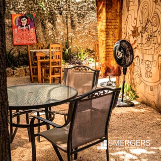 Restaurant cafeteria and specialty coffee roasting house located in the center of Mérida.