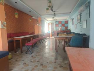 Fully equipped Noida based restaurant for sale, featuring strong online sales and brand loyalty.
