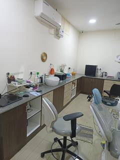 Successfully operating dental clinic located in Chennai with a steady flow of patients for sale.